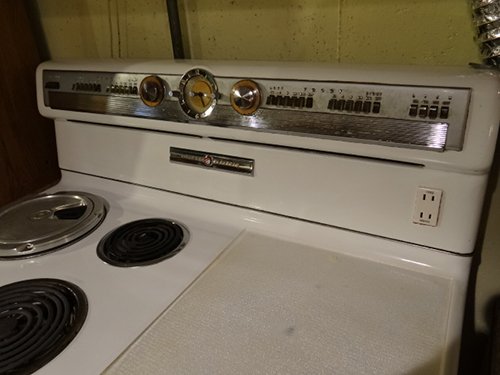 Property photo 124 - Personal Property Auction, Furniture, Glassware, Pictures, Kitchen Appliances, Household, Fishing Gear, Vintage Cameras, Electronics, Toys, Games